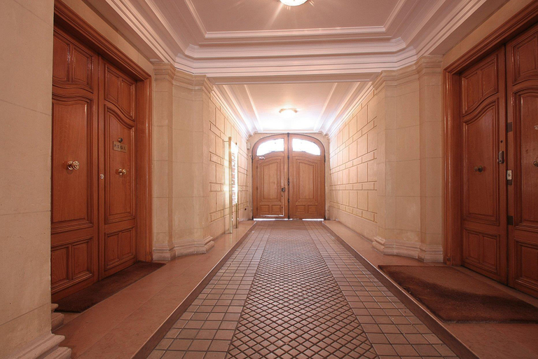 Others 5, Bridgestreet Opera - Montmartre, Paris