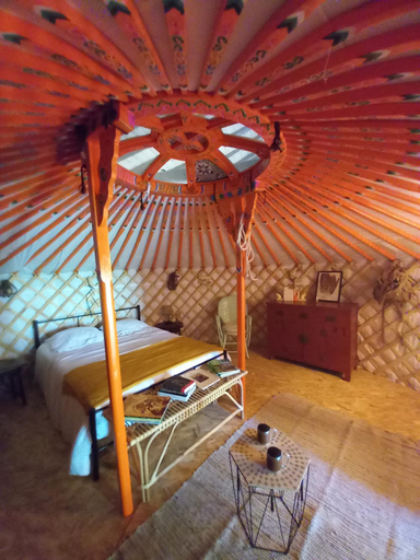 Bedroom, La yourte des Merveillaux, Gironde