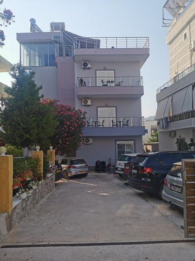 Others 5, Emi's Villa, Sarandës