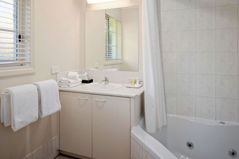 Bathroom 4, Yarra Gables, Yarra Ranges - North