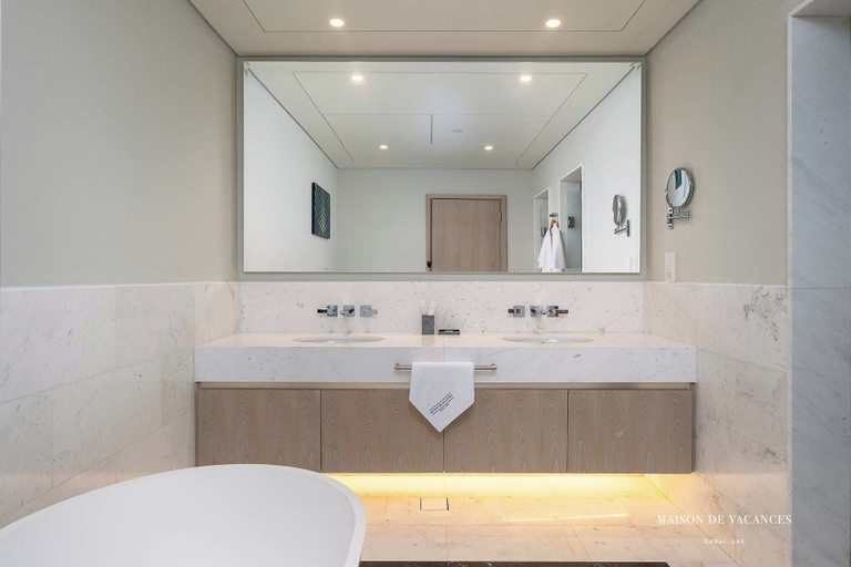 Bathroom, The Palm Tower Corner 1-bedroom Dubai, Dubai