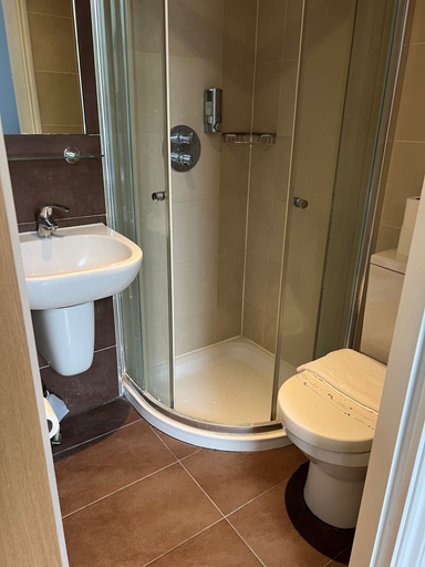 Bathroom 4, Coronation Hotel, London