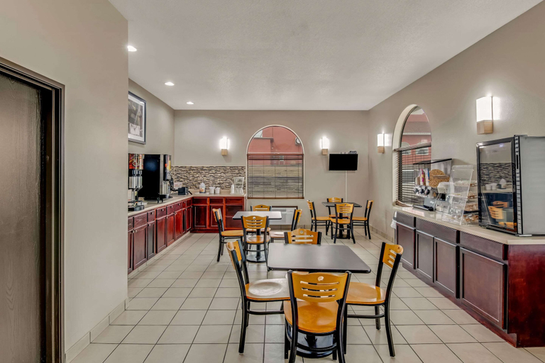 Food & Drinks 5, Rodeway Inn Red Oak, Montgomery