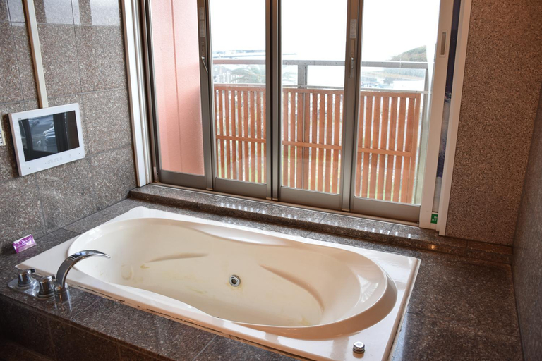 Bathroom 2, Hotel Coco de Palms & Mer (Love Hotel), Ōita