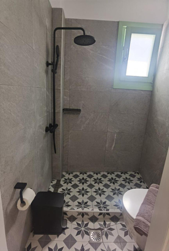 Bathroom 3, Aigialia, South Aegean