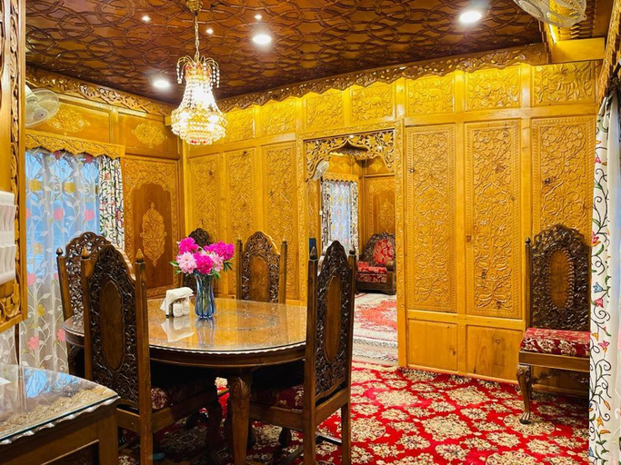 Food & Drinks 5, Dilshad Houseboats, Srinagar