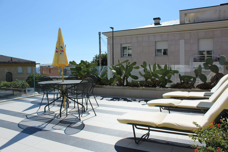 Exterior & Views 22