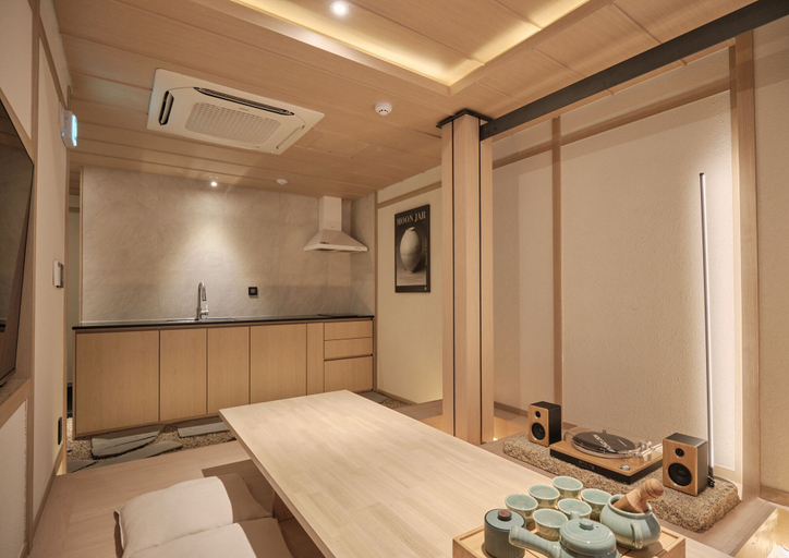 Others 2, UH Suite Central Seoul, Jung