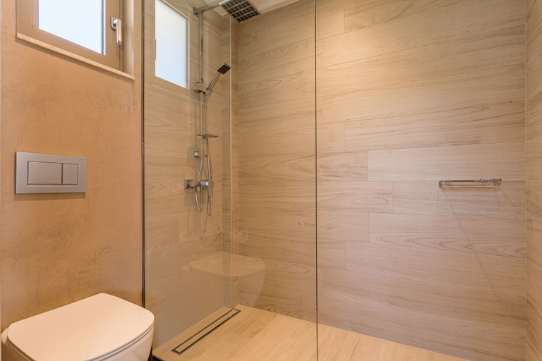 Bathroom 4, Lighthouse Apartments, Peloponnese