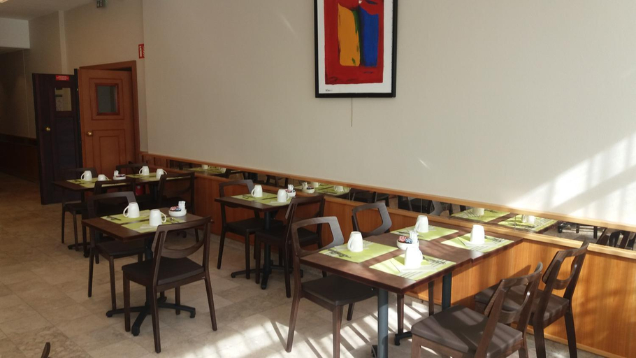 Food & Drinks 4, Hotel Logis de Lyon Est, Ain