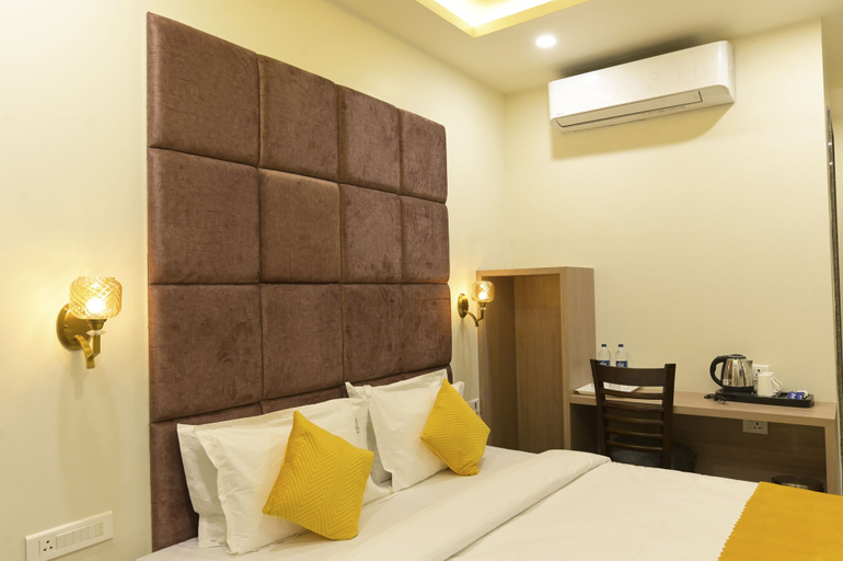 Bedroom 2, Hotel Aditya Grand - Bhopal, Bhopal