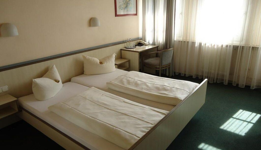 Bedroom 4, Raststättenhotel Avus, Berlin