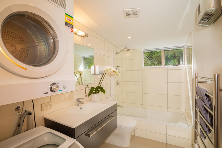 Bathroom 3, Cranbury Court Apartments, Queenstown-Lakes