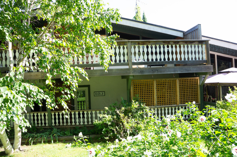 Exterior & Views 2, 4 bedroom Blue Mountain Cottage with Private Beach Access, BBQ, Petfriendly, Grey