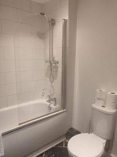 Bathroom 3, No 2 Georgian Shared House - By Clifton Short Lets, Bristol