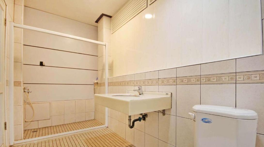 Bathroom 4, King Hotel Sun Moon Lake, Nantou