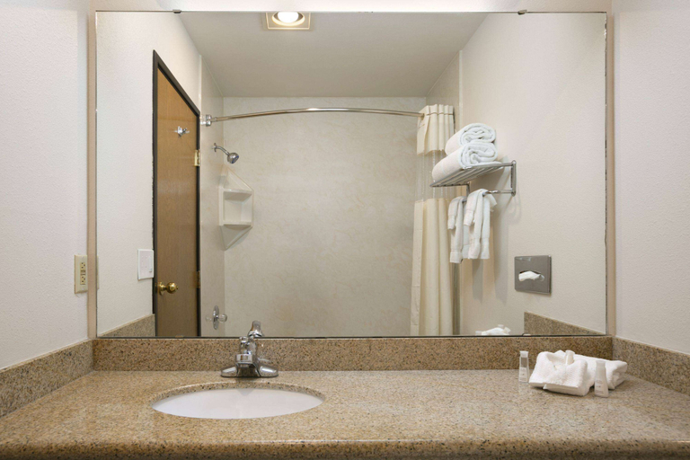 Bathroom 4, Baymont by Wyndham Seattle/Kirkland WA, King