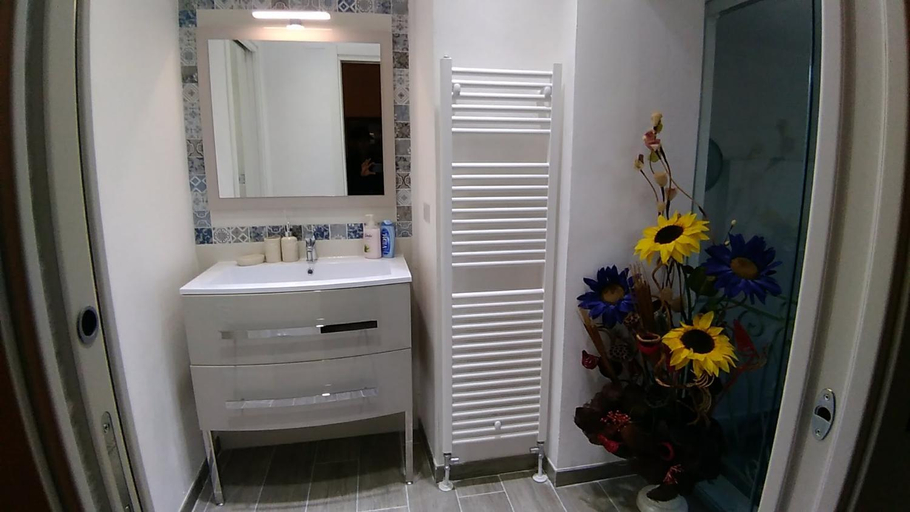 Bathroom 3, Appartamento Torrione, Imperia