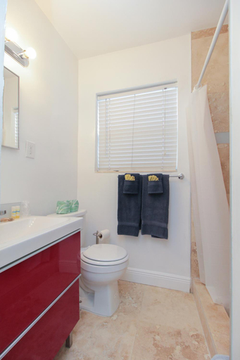 Bathroom 3, The Dolphin Hollywood, Broward