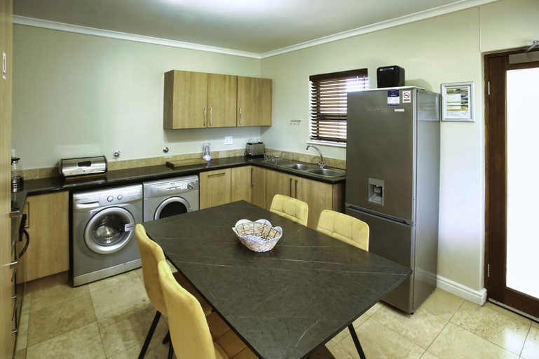 Others 5, Ellefsen Golf Suite 137, Langebaan, 4 - Sleeper, West Coast