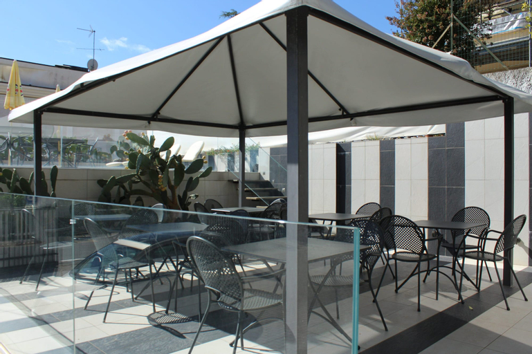 Exterior & Views 21