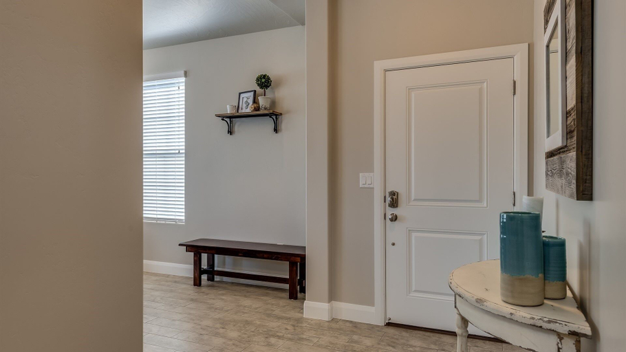 Room 3, Desert Edge 3 Bedroom Townhouse by RedAwning, Washington