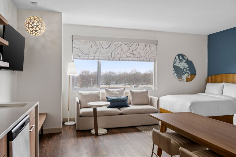 Bedroom 4, Element by Marriott Springfield South, Greene