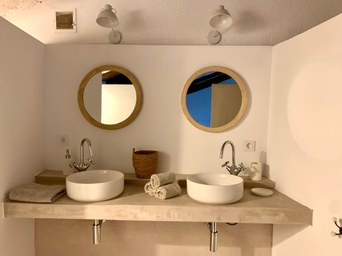 Bathroom 4, ELS RACONS DEL FORT Castillo en territorio de vinos, Girona