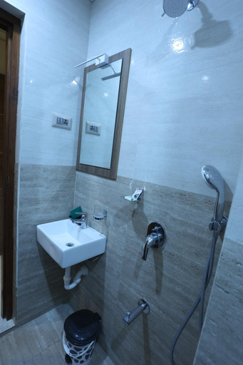 Bathroom 4, Minas Manor, Tiruchirappalli
