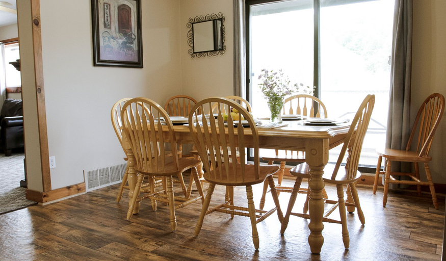 Others 5, 4 Bedroom Apartment near Blue Mountain Village, Private Beach Access, BBQ, Petfriendly, Grey