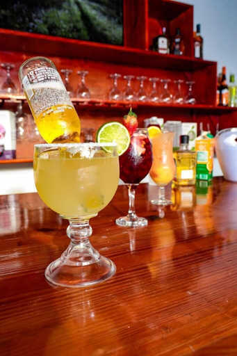 Food & Drinks 5, The White Rock Hotel BB, Guayacanes