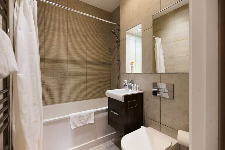 Bathroom 3, The Harlesden Breakout - Glamorous 2bdr Flat, London
