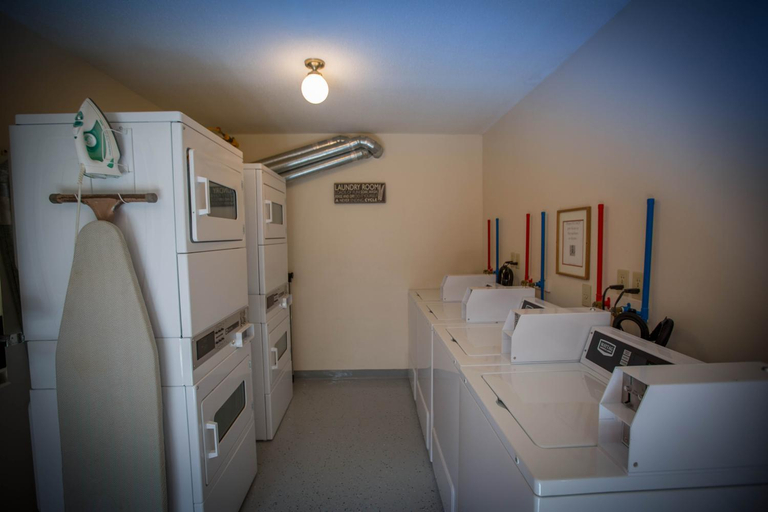 Bedroom 2, Paradise Lodge & Bungalows, Division No. 15
