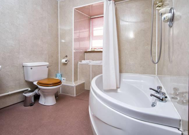 Bathroom 5, The Ship Hotel, Gwynedd