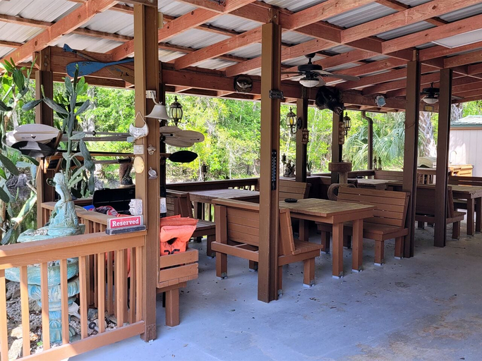 Food & Drinks, Riverside Lodge Resort, Citrus