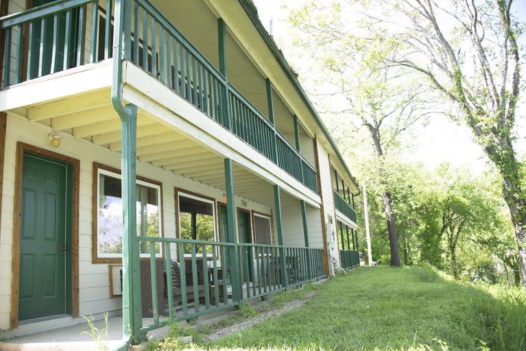Exterior & Views 2, Anglers Riverfront Motel, Stone