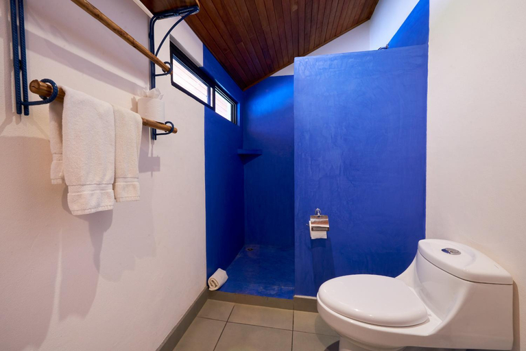 Bathroom 2, Tamarindo Blue Apartments, Santa Cruz