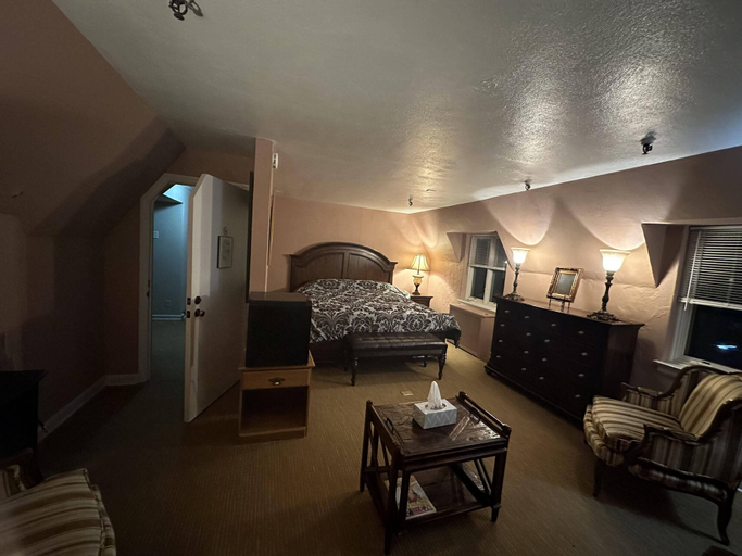 Bedroom 2, The Oaks B&B Hotel and Spiritual Center, Chautauqua