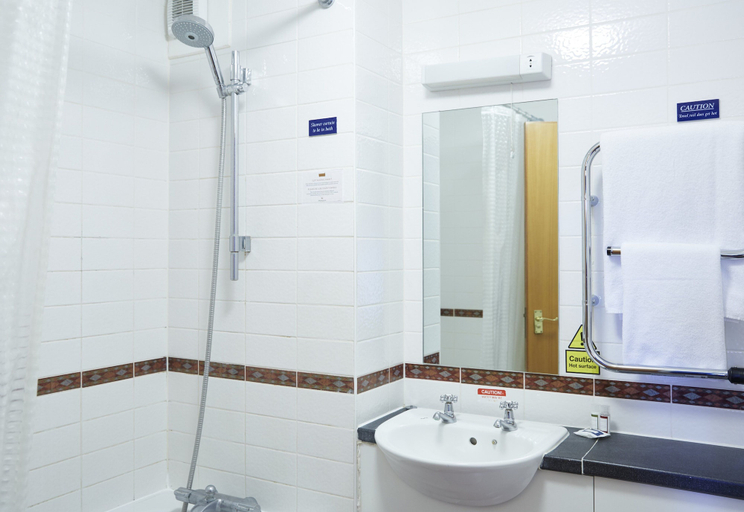 Bathroom 3, The Wee Waif Reading by Greene King Inns, Wokingham