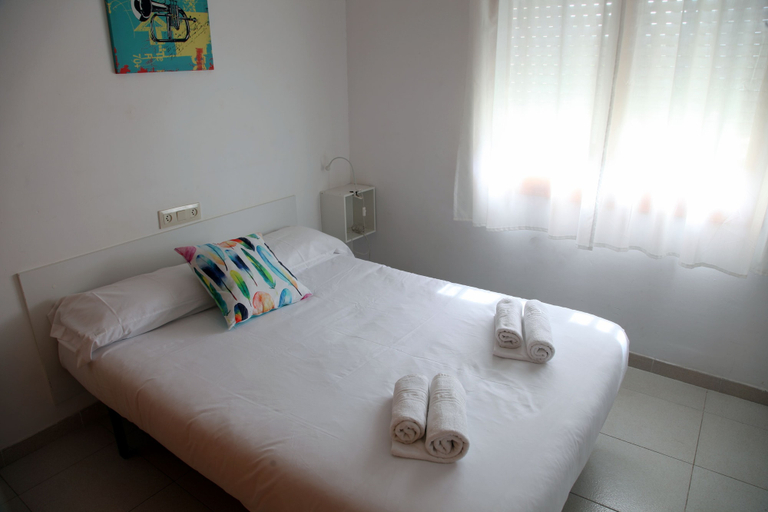 Bedroom 3, Apartamentos Laura Mar, Girona