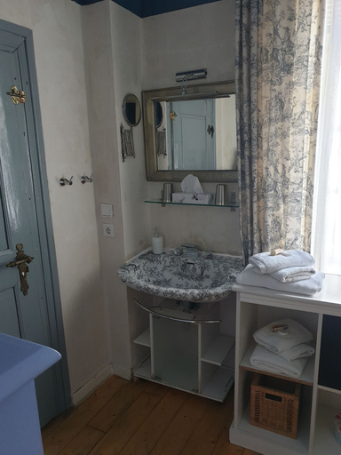Bathroom 3, Rosindell-cottage, Gütersloh
