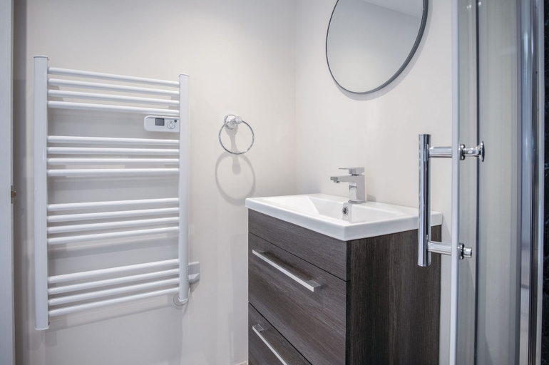 Bathroom 4, Sorrento - 3 Bed Holiday Home - Wisemans Bridge, Pembrokeshire