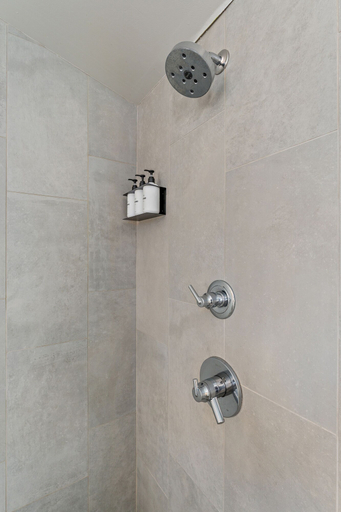 Bathroom 4, The Cora, Gillespie