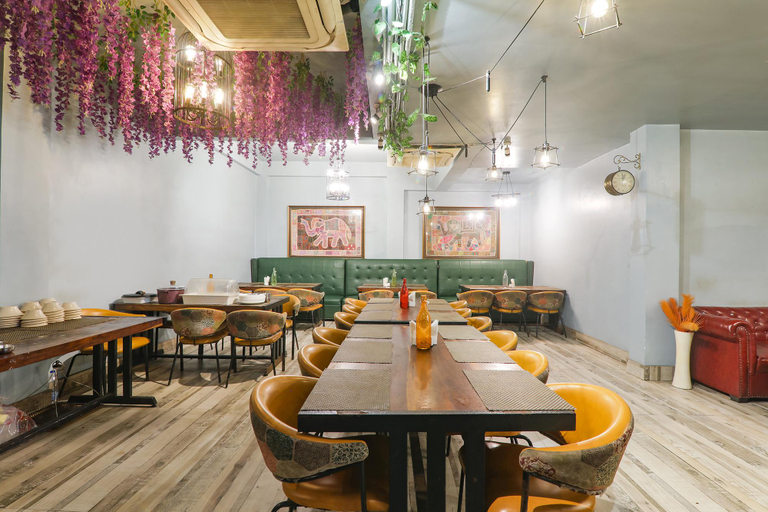 Food & Drinks 4, Via Stay Inn I, Kaushambi