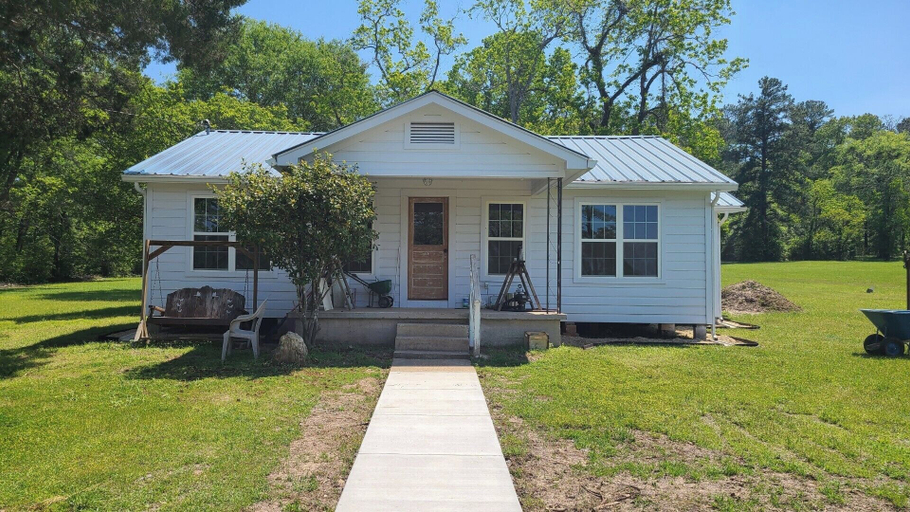 Exterior & Views 2, Back in Time 1940s Lake View House, Sabine