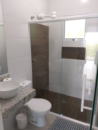 Bathroom 3, Moriah Flats, Ubatuba
