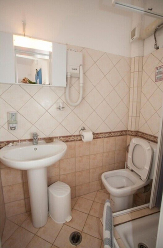 Bathroom 5, Dafnis Koufonisia, South Aegean