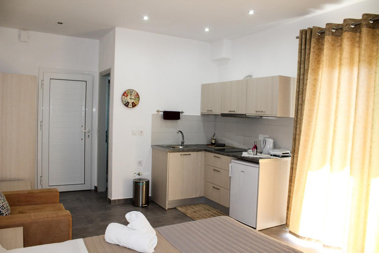 Others 2, Mariza's Guest House, Thessaly