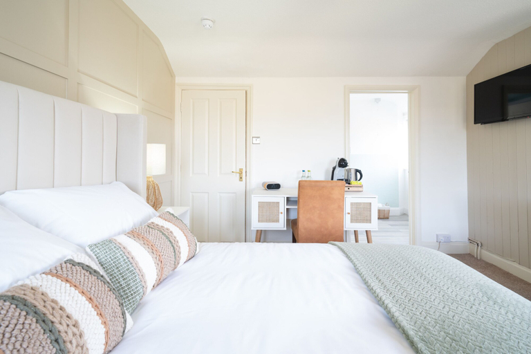 Bedroom 2, Crab and Lobster Inn, Isle of Wight
