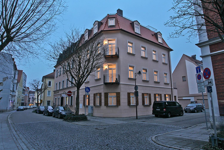 Exterior & Views